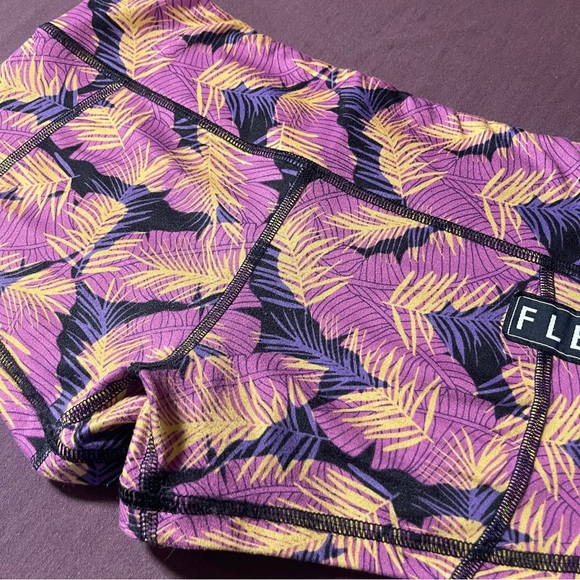 Fleo Tropical Feather 2.5" Booty Shorts Purple/Yellow - Size Small - Picture 7 of 7